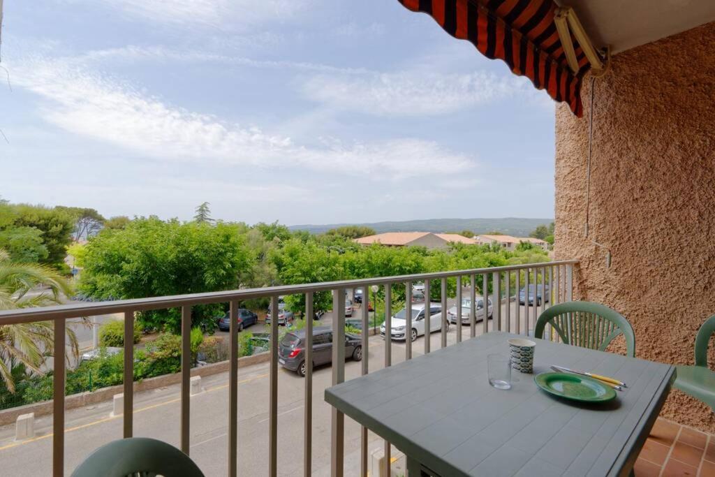 Appartement ST-CYR - Studio avec balcon, vue mer et proche plage à Saint-Cyr-sur-Mer Extérieur photo