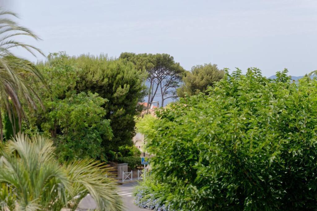 Appartement ST-CYR - Studio avec balcon, vue mer et proche plage à Saint-Cyr-sur-Mer Extérieur photo